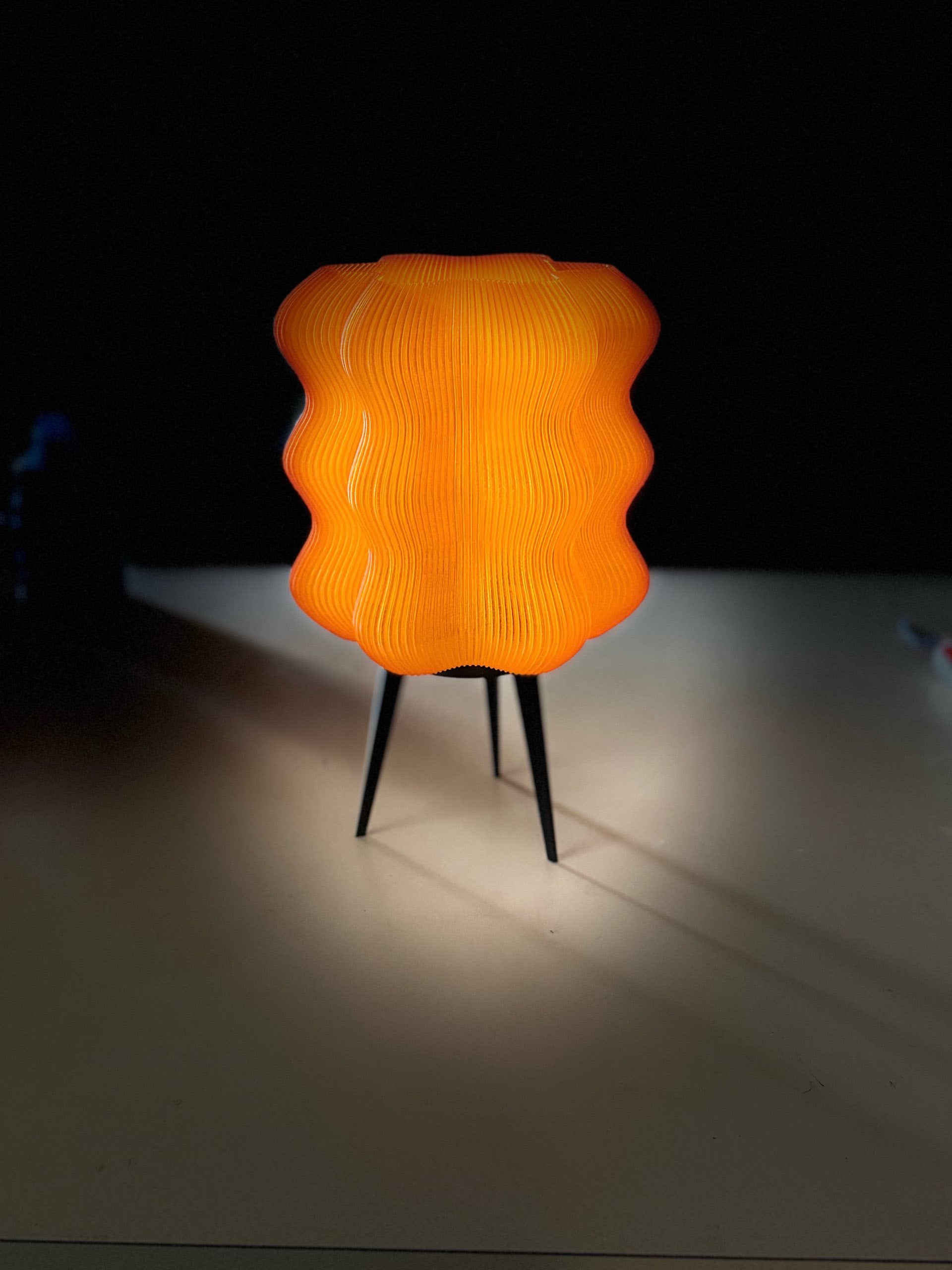 Wavy lamp