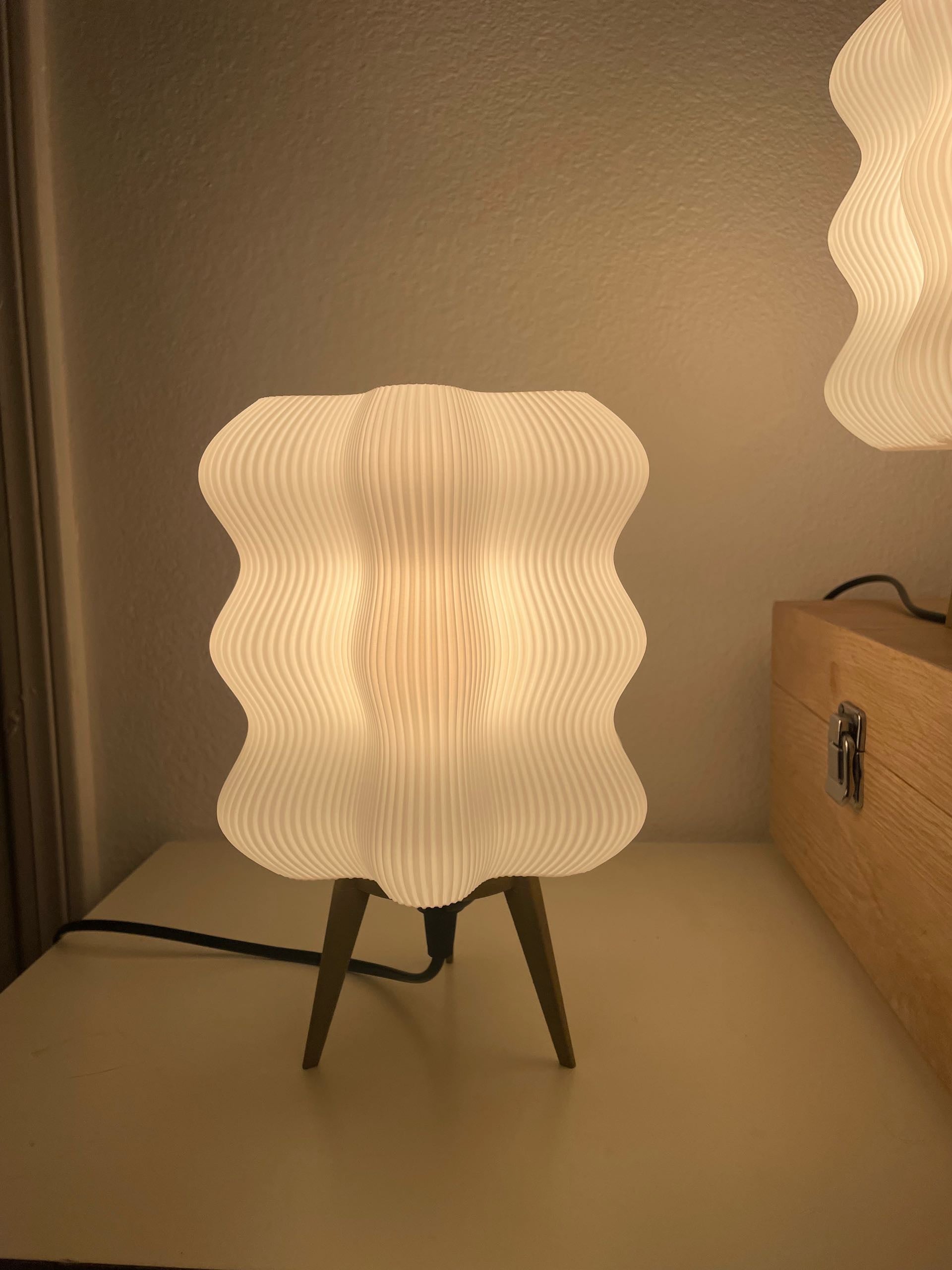 Wavy lamp
